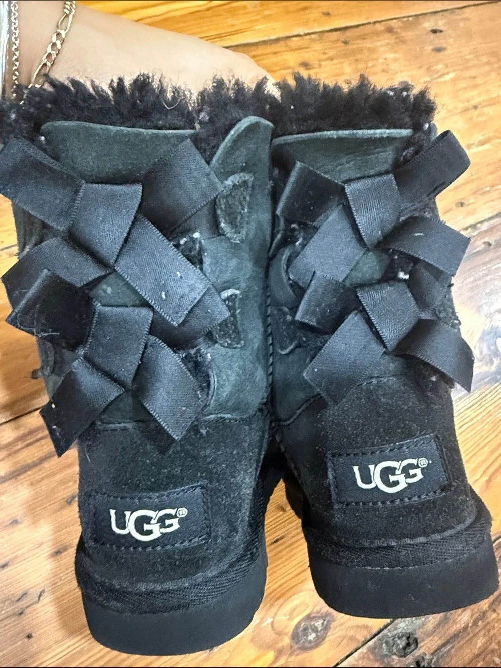 UGG Kids Toddler Black Plush-Lined Shearling Boots Size 9